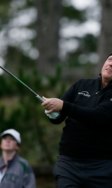 Wild finish for Mickelson, wet one for Spieth at Pebble